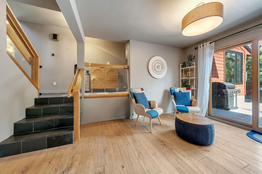 7 Deerwood Road SE Calgary AB T2J 6L2