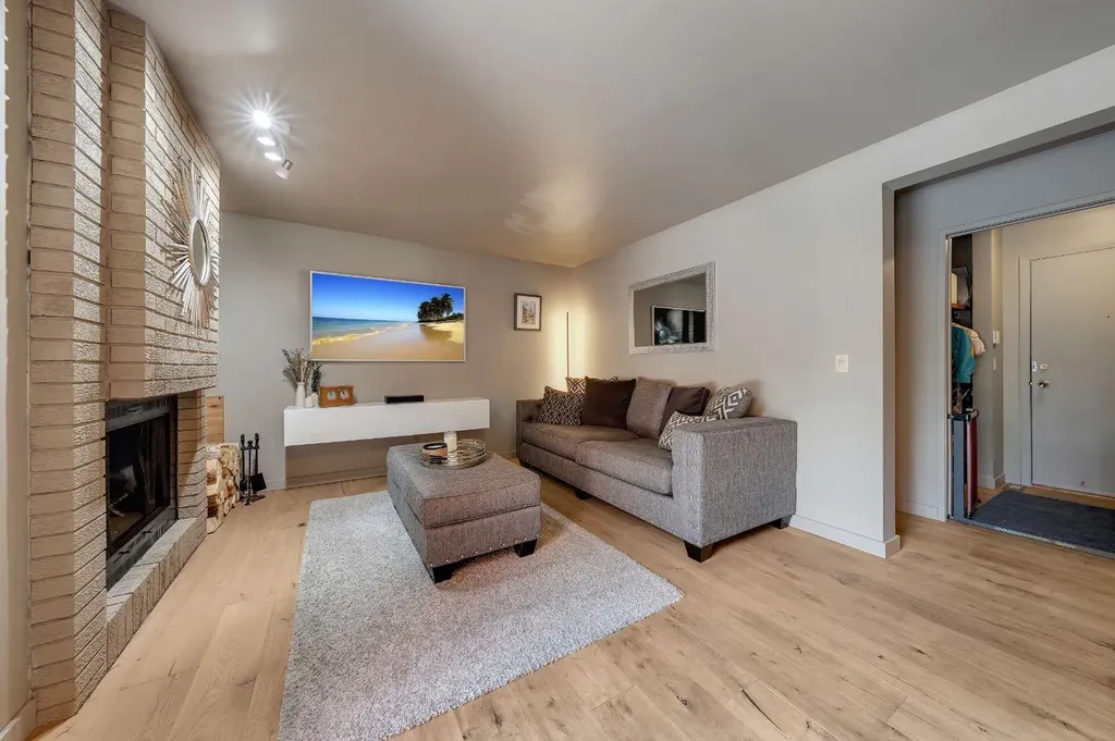 7 Deerwood Road SE Calgary AB T2J 6L2