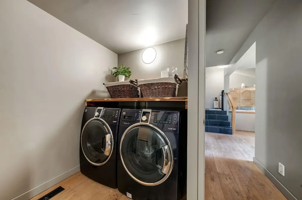 7 Deerwood Road SE Calgary AB T2J 6L2