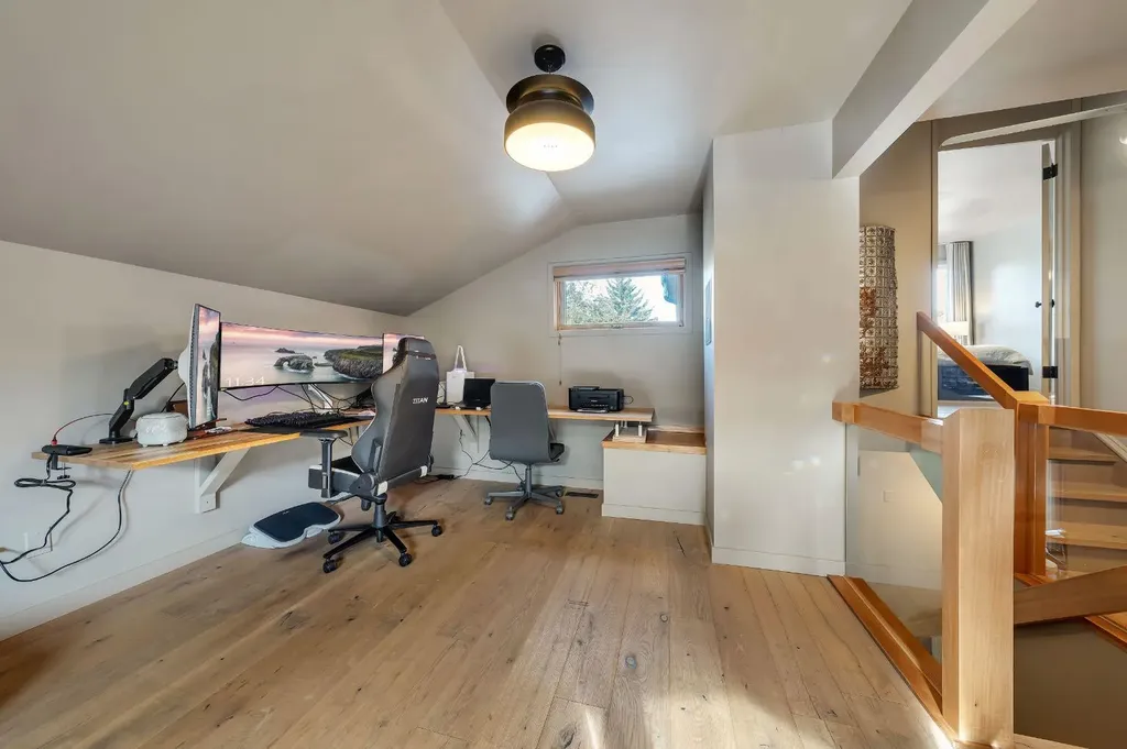 7 Deerwood Road SE Calgary AB T2J 6L2