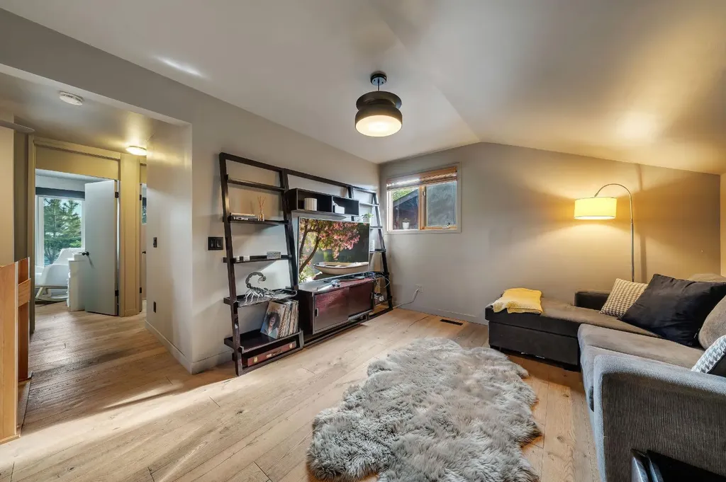7 Deerwood Road SE Calgary AB T2J 6L2