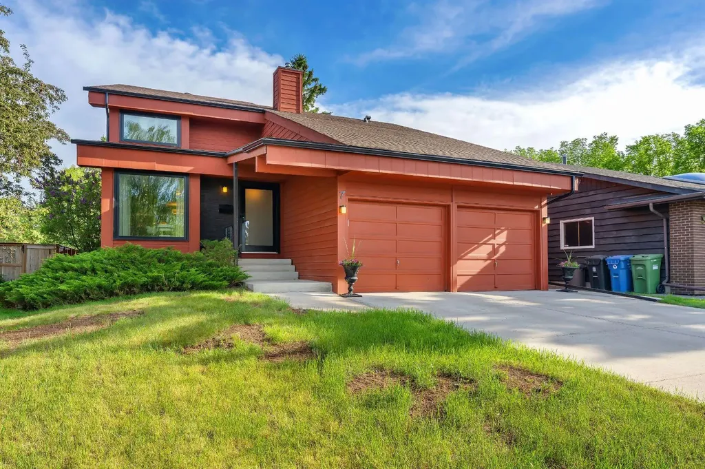 7 Deerwood Road SE Calgary AB T2J 6L2