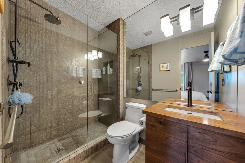 7 Deerwood Road SE Calgary AB T2J 6L2