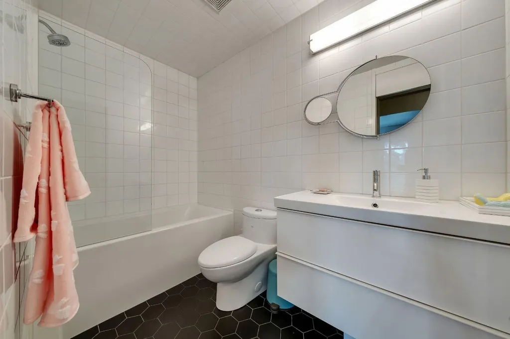 7 Deerwood Road SE Calgary AB T2J 6L2