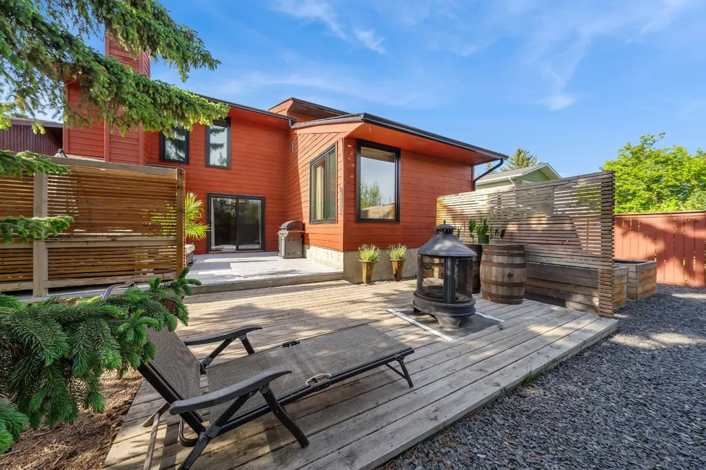 7 Deerwood Road SE Calgary AB T2J 6L2