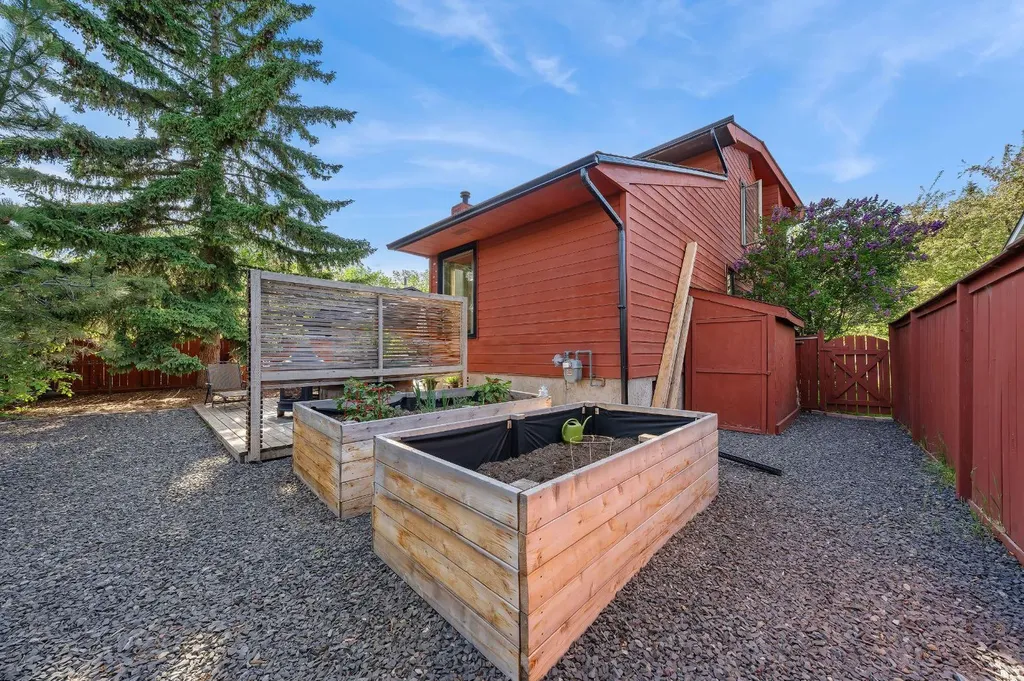 7 Deerwood Road SE Calgary AB T2J 6L2