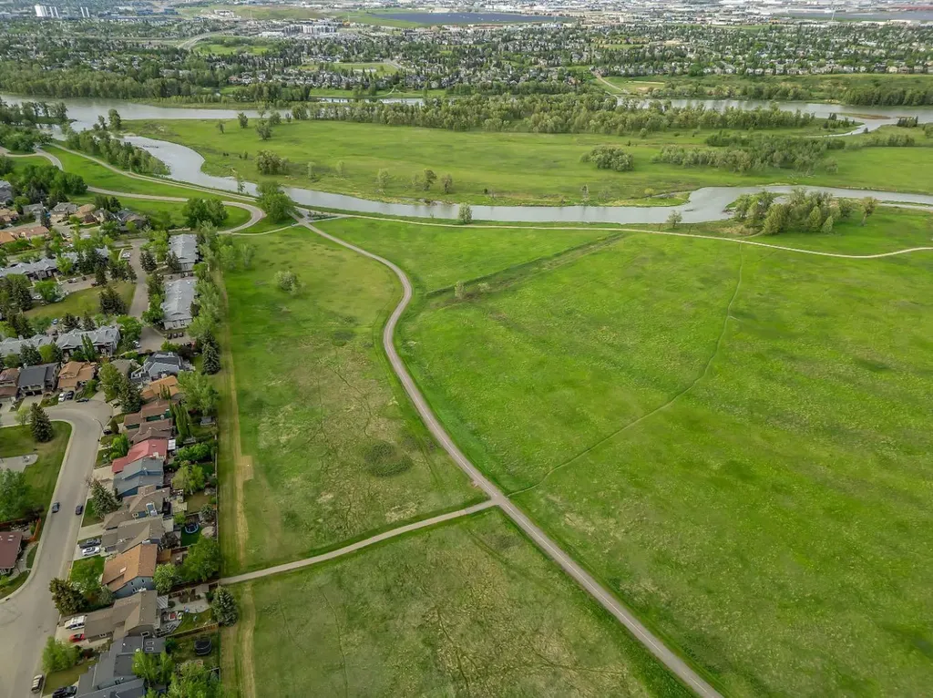 7 Deerwood Road SE Calgary AB T2J 6L2