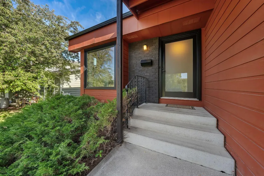 7 Deerwood Road SE Calgary AB T2J 6L2