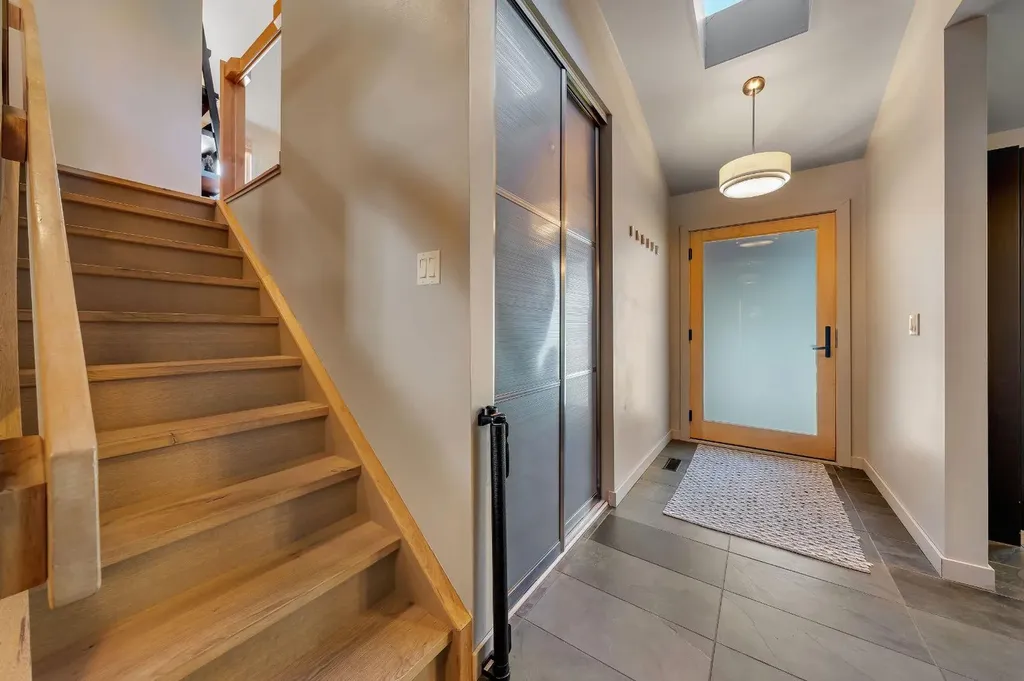 7 Deerwood Road SE Calgary AB T2J 6L2