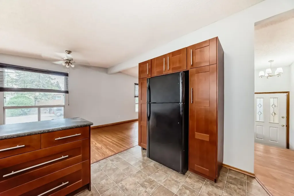 4603 41 Street NW Calgary AB T3A 0N4