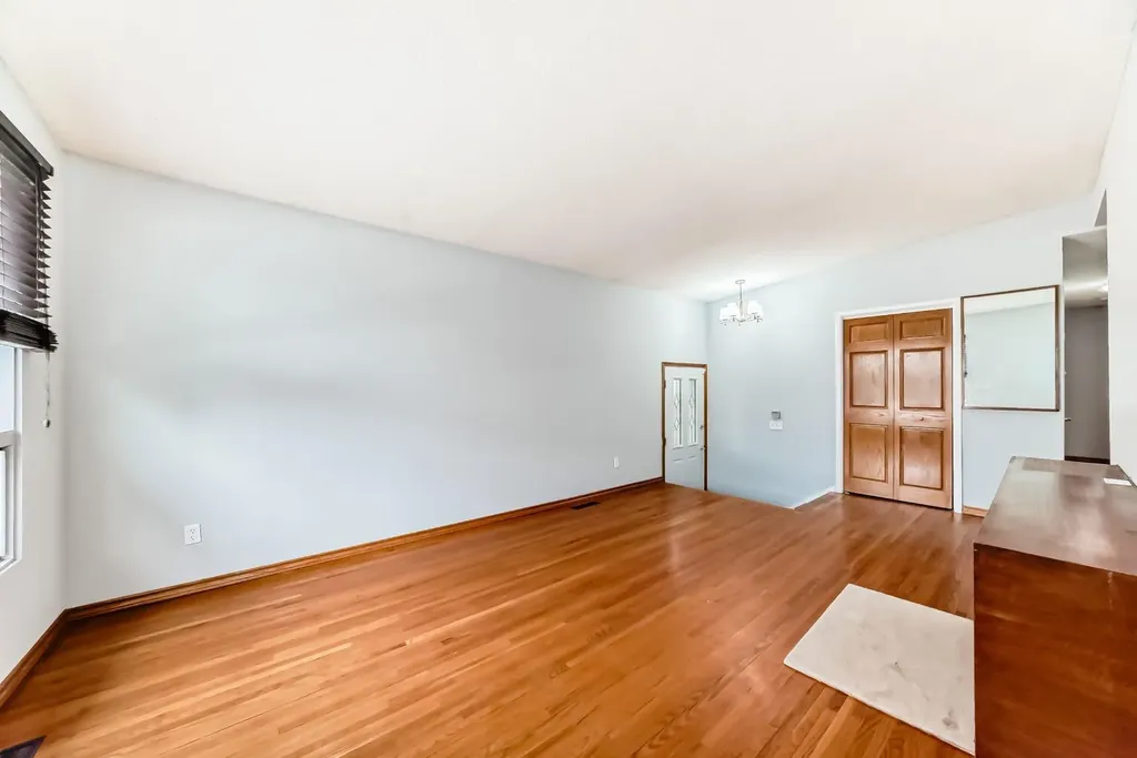 4603 41 Street NW Calgary AB T3A 0N4