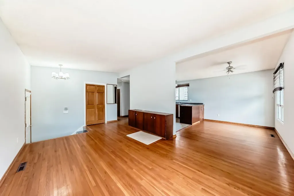 4603 41 Street NW Calgary AB T3A 0N4