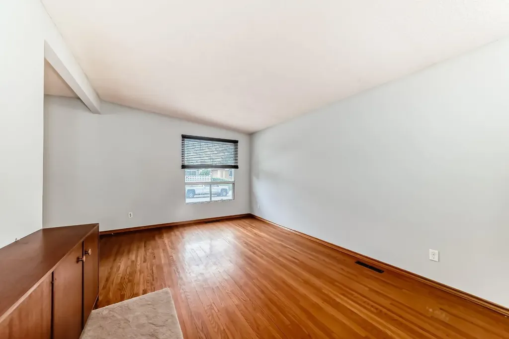 4603 41 Street NW Calgary AB T3A 0N4