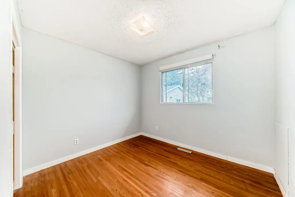 4603 41 Street NW Calgary AB T3A 0N4