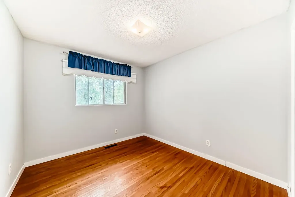 4603 41 Street NW Calgary AB T3A 0N4