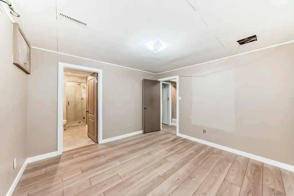 4603 41 Street NW Calgary AB T3A 0N4