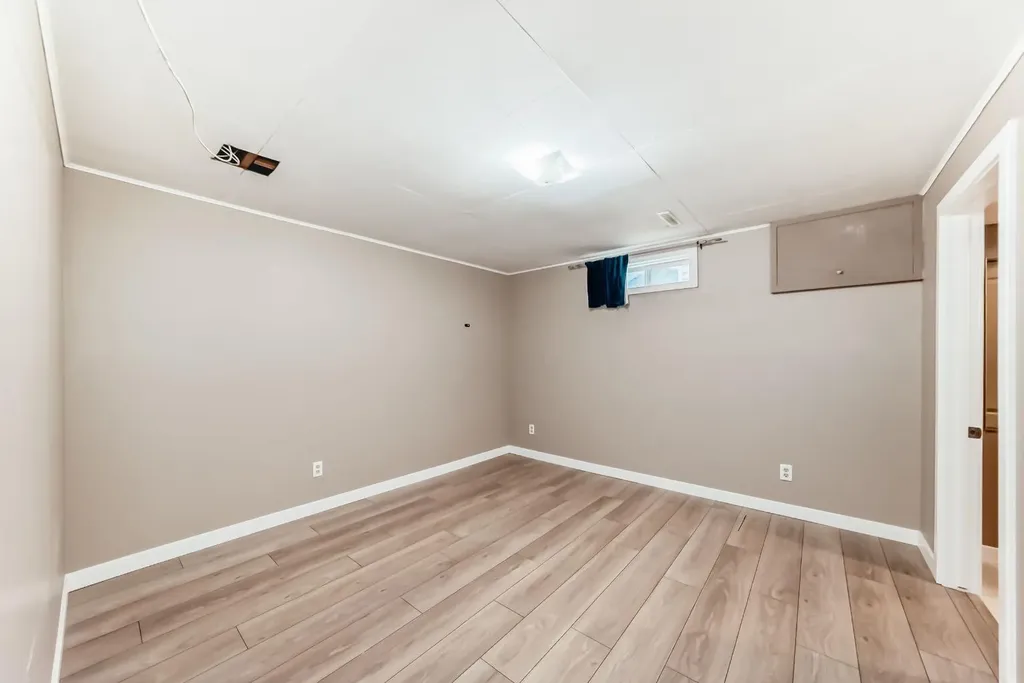 4603 41 Street NW Calgary AB T3A 0N4