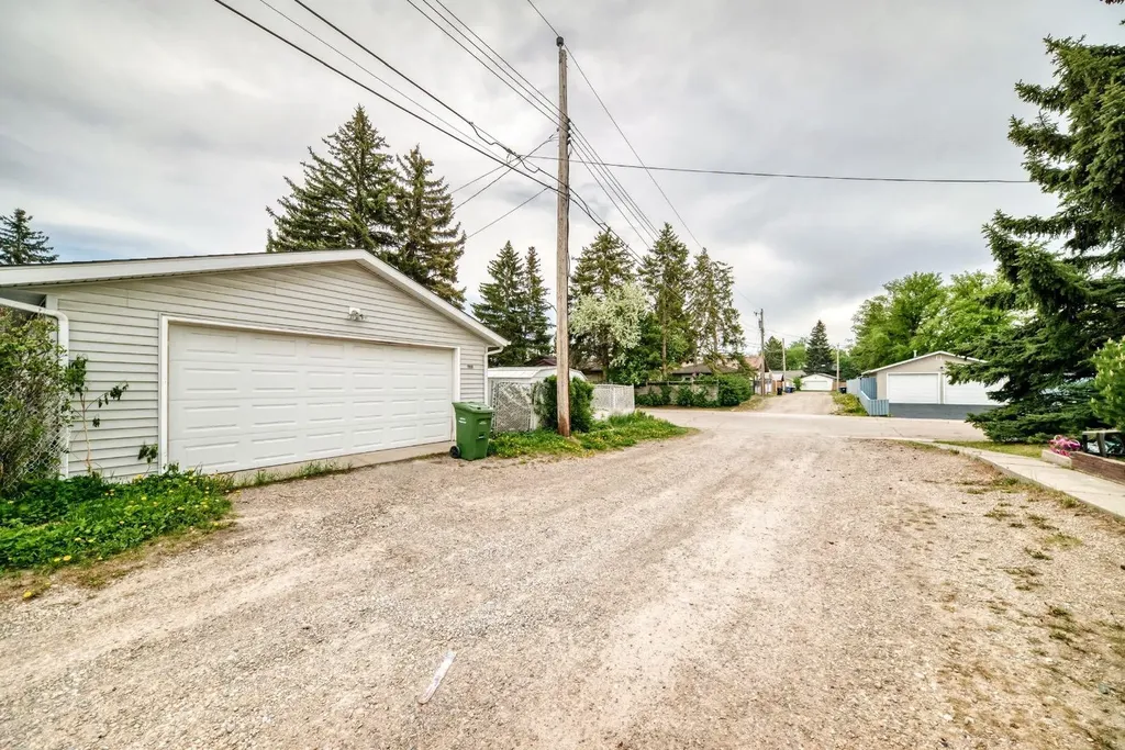 4603 41 Street NW Calgary AB T3A 0N4