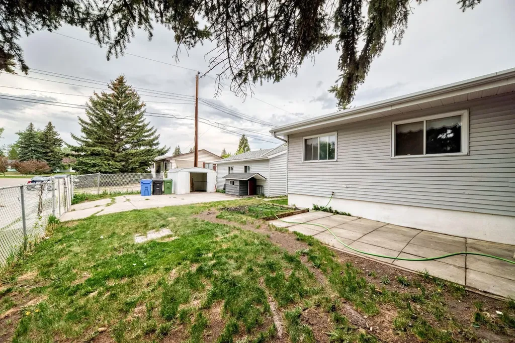 4603 41 Street NW Calgary AB T3A 0N4