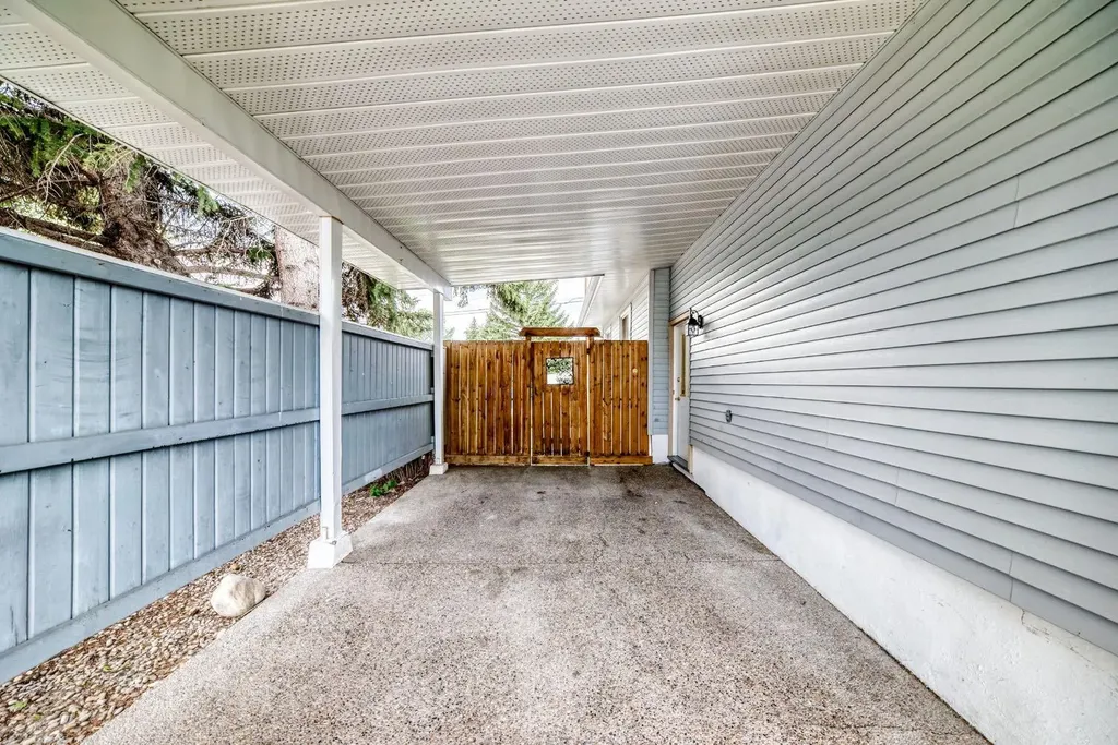4603 41 Street NW Calgary AB T3A 0N4