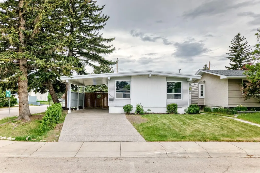 4603 41 Street NW Calgary AB T3A 0N4