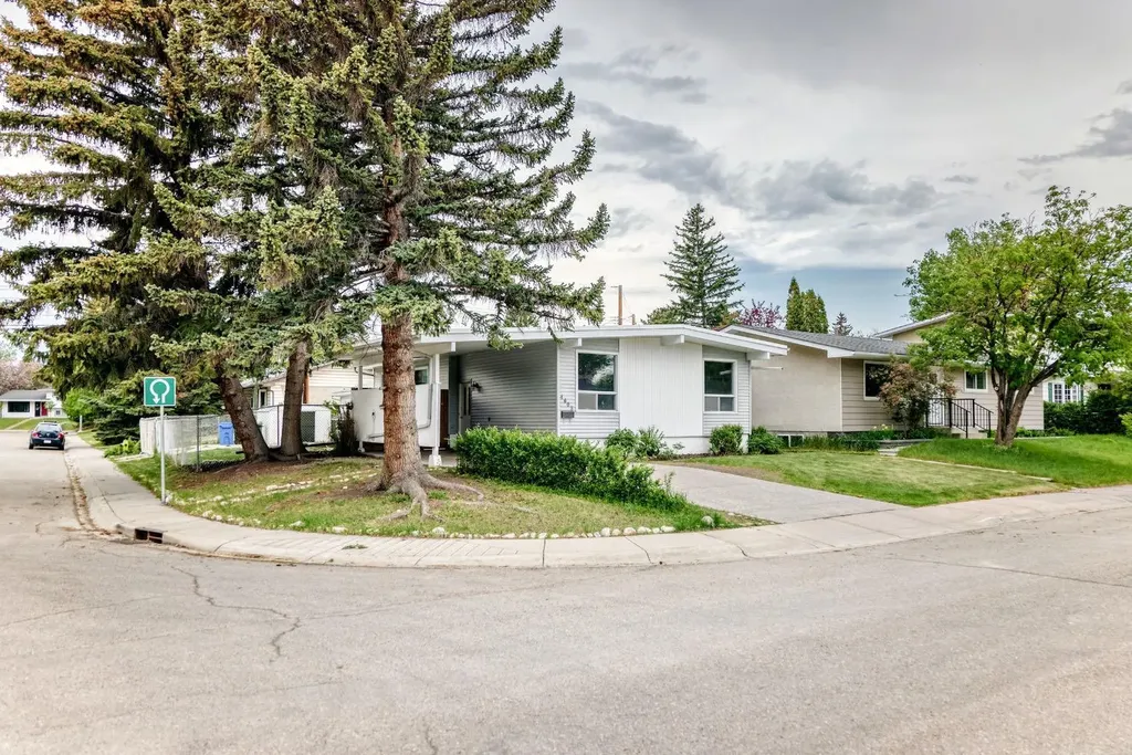 4603 41 Street NW Calgary AB T3A 0N4
