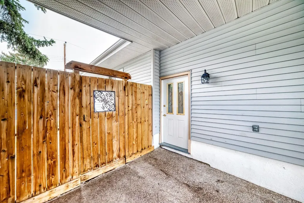 4603 41 Street NW Calgary AB T3A 0N4