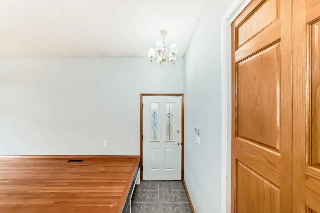 4603 41 Street NW Calgary AB T3A 0N4