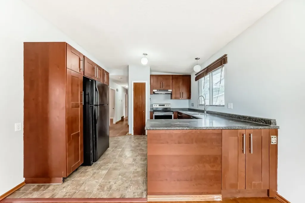 4603 41 Street NW Calgary AB T3A 0N4