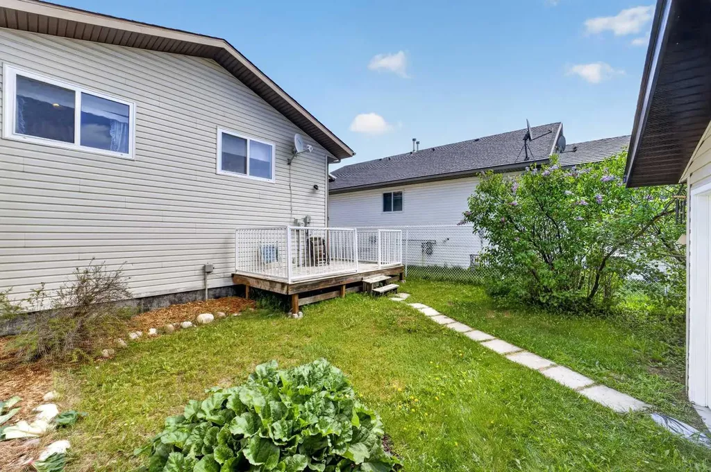621 5 Avenue SW Sundre AB T0M 0X0