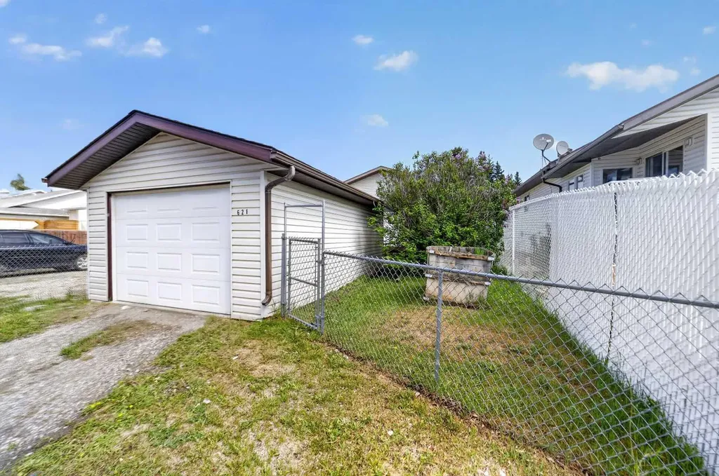 621 5 Avenue SW Sundre AB T0M 0X0