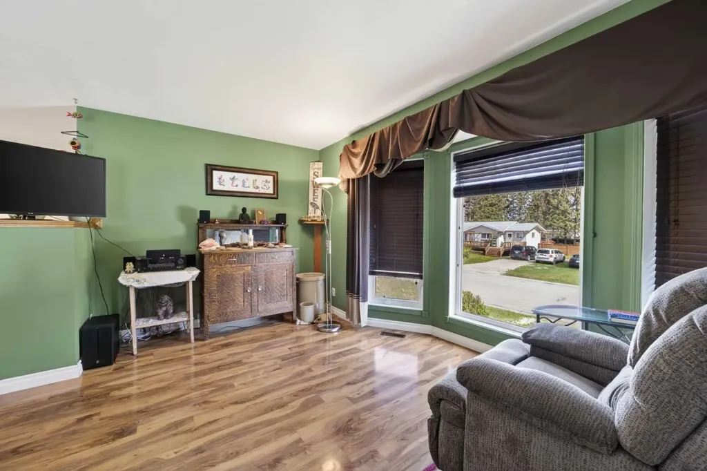 621 5 Avenue SW Sundre AB T0M 0X0
