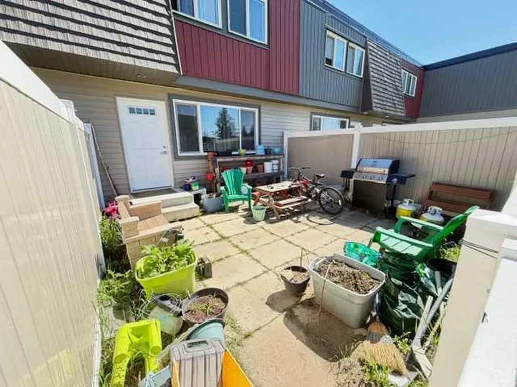 608 Main Street NW Slave Lake AB T0G 2A4