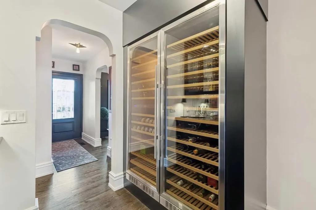 2814 14 Street SW Calgary AB T2T 3V4