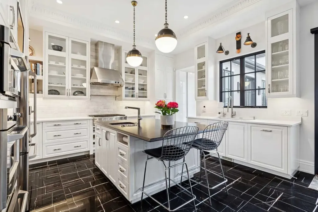2814 14 Street SW Calgary AB T2T 3V4