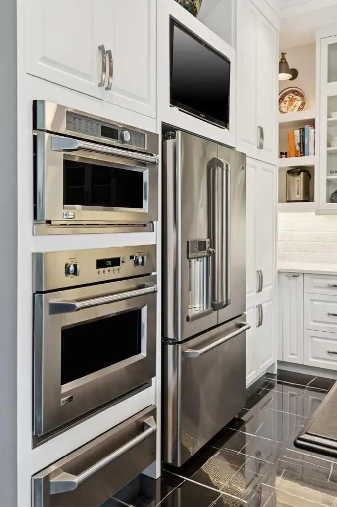 2814 14 Street SW Calgary AB T2T 3V4
