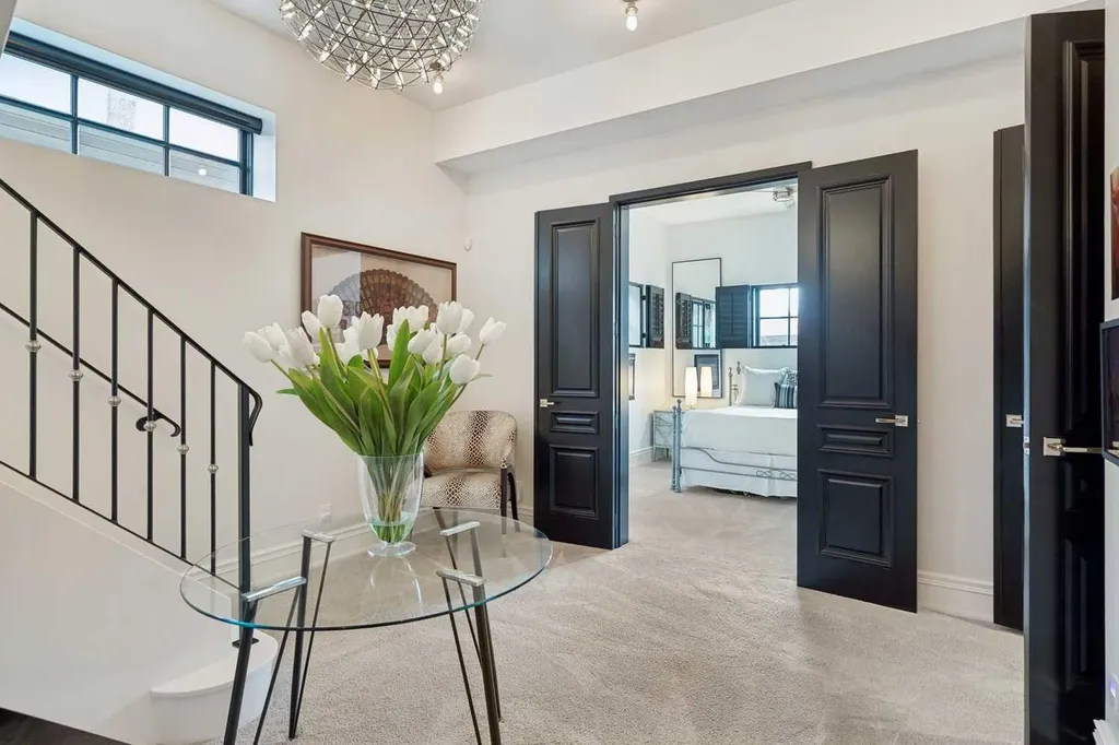 2814 14 Street SW Calgary AB T2T 3V4