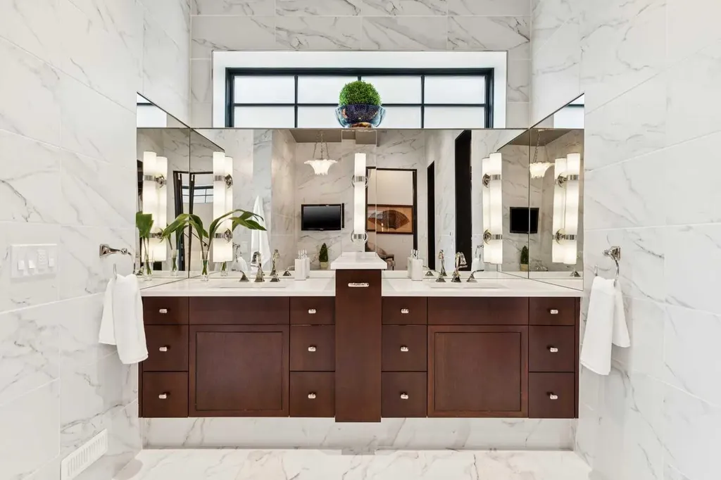 2814 14 Street SW Calgary AB T2T 3V4