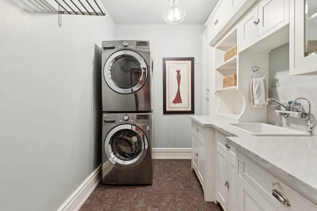 2814 14 Street SW Calgary AB T2T 3V4