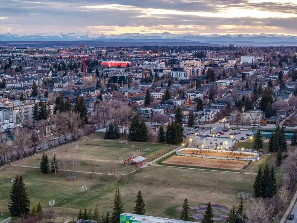 2814 14 Street SW Calgary AB T2T 3V4