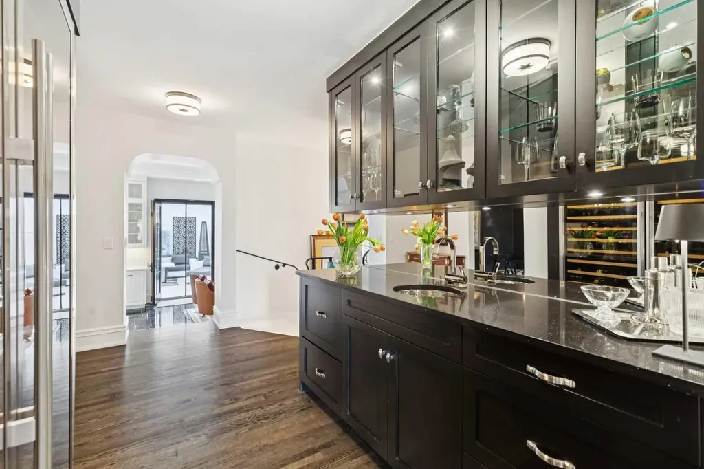 2814 14 Street SW Calgary AB T2T 3V4