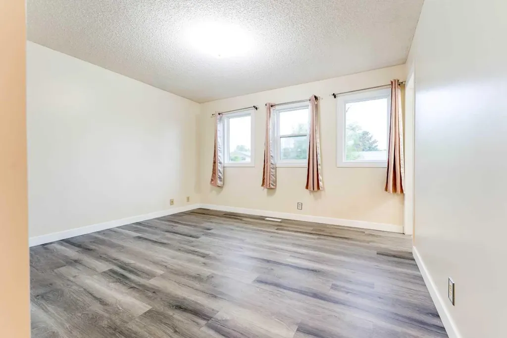 44 Whiteridge Place NE Calgary AB T1Y 2Y6