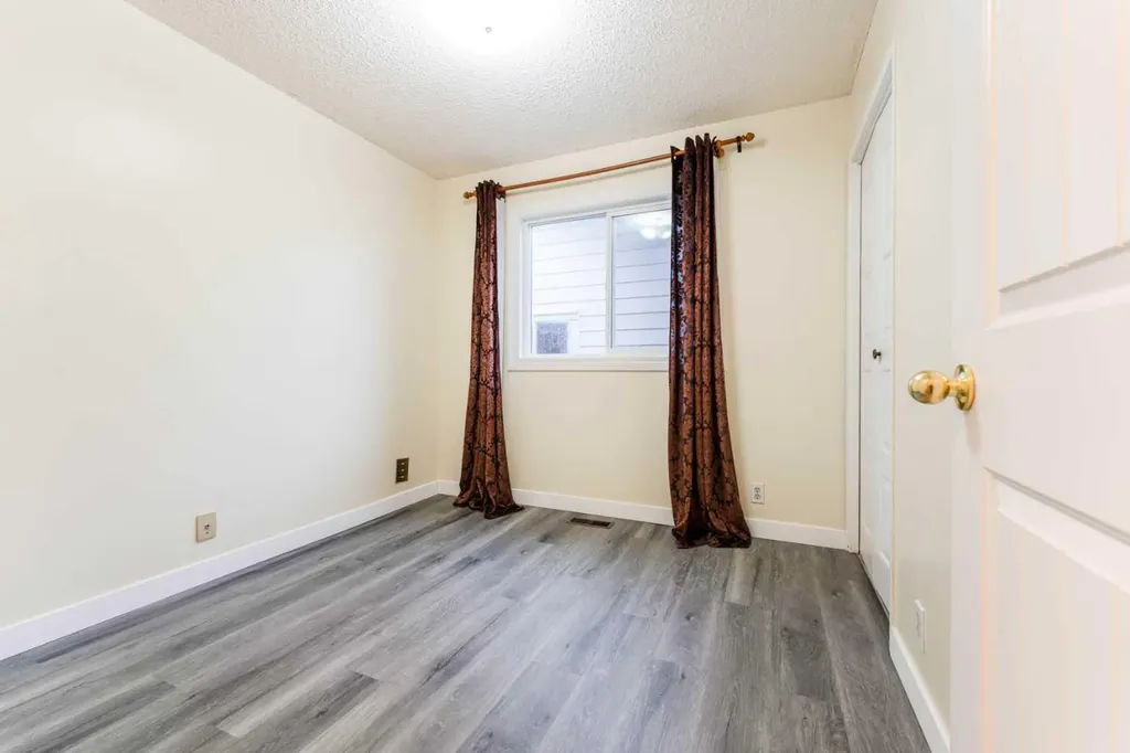44 Whiteridge Place NE Calgary AB T1Y 2Y6