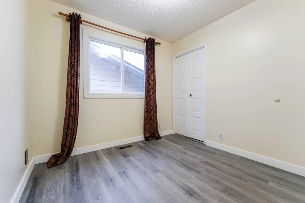 44 Whiteridge Place NE Calgary AB T1Y 2Y6