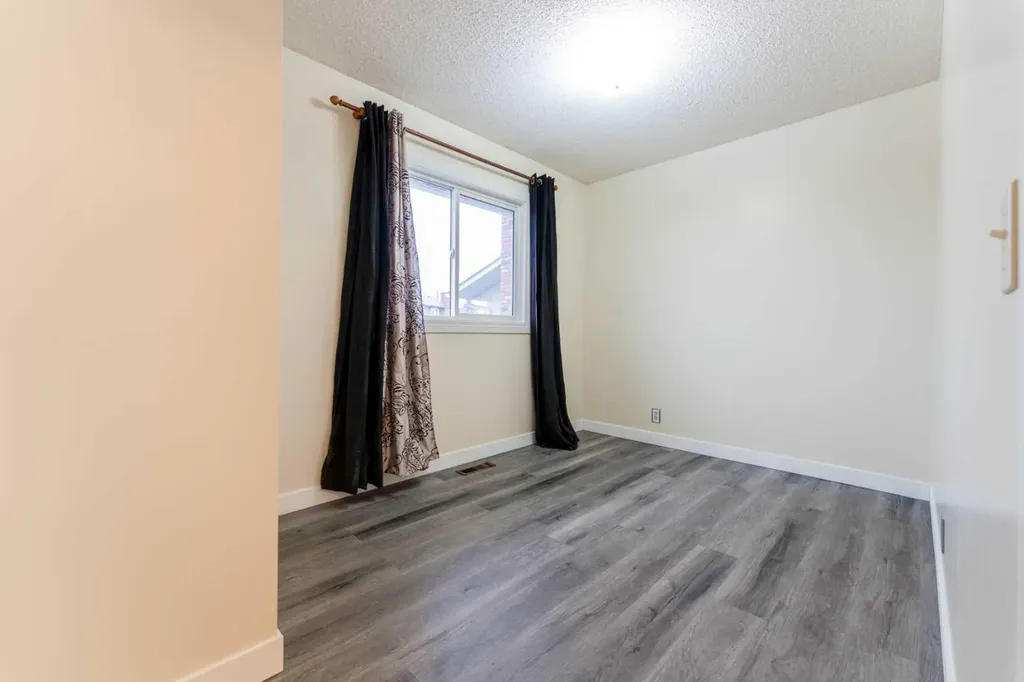 44 Whiteridge Place NE Calgary AB T1Y 2Y6