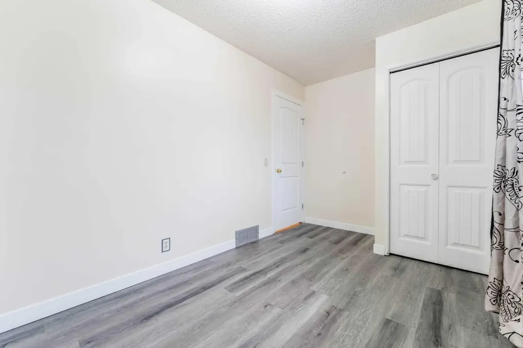 44 Whiteridge Place NE Calgary AB T1Y 2Y6