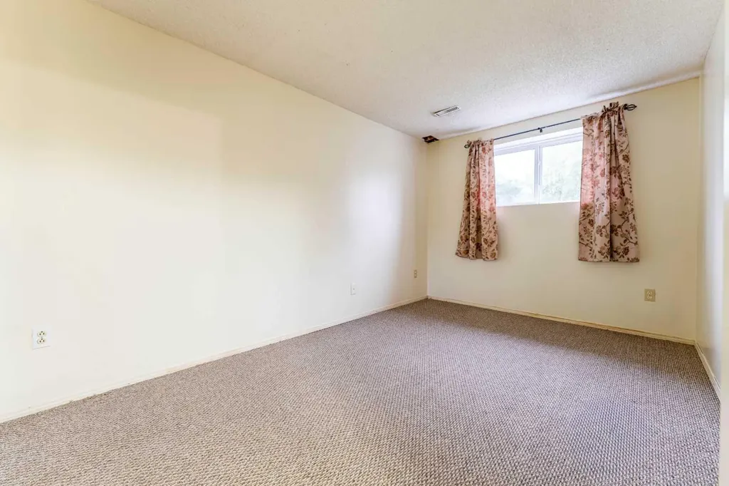 44 Whiteridge Place NE Calgary AB T1Y 2Y6