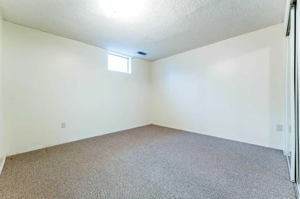 44 Whiteridge Place NE Calgary AB T1Y 2Y6
