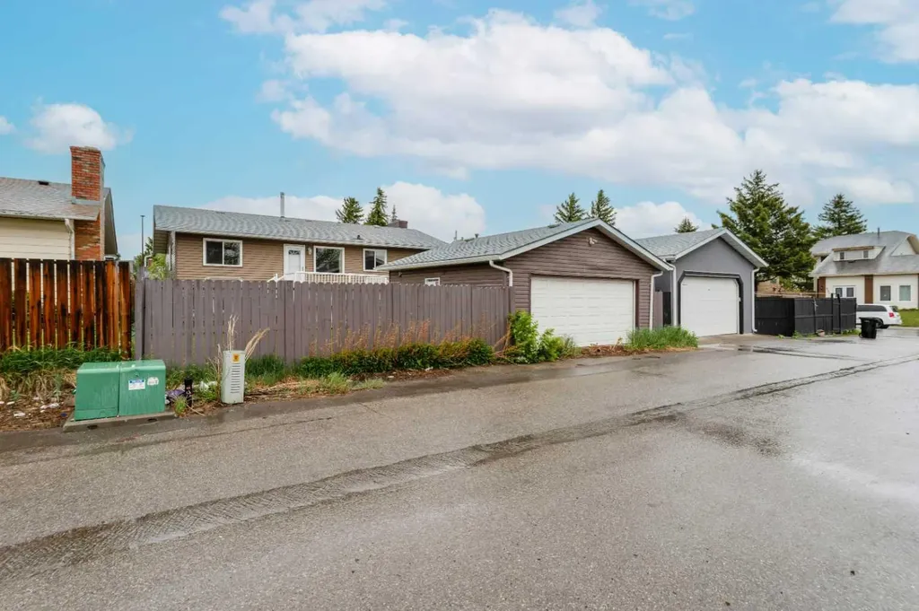 44 Whiteridge Place NE Calgary AB T1Y 2Y6