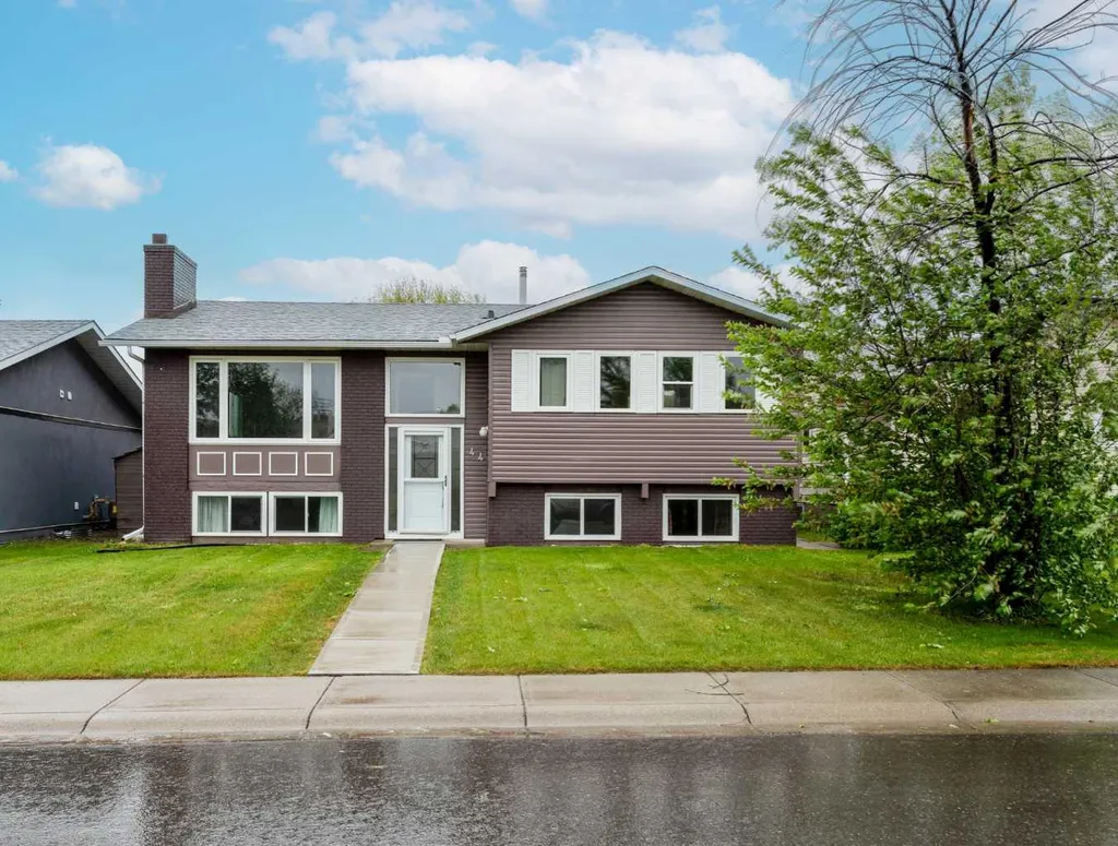 44 Whiteridge Place NE Calgary AB T1Y 2Y6